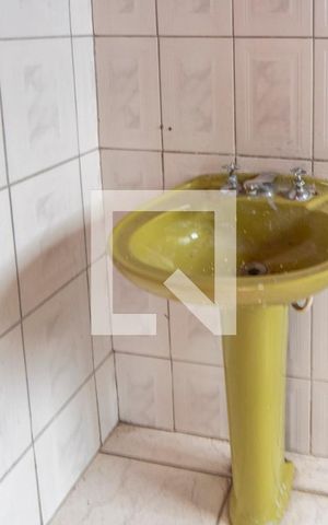 Casa à venda com 197m², 5 quartos e 2 vagas Casa à venda com 197m², 5 quartos e 2 vagasBanheiro de serviço