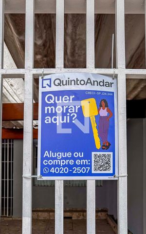 Casa à venda com 197m², 5 quartos e 2 vagas Casa à venda com 197m², 5 quartos e 2 vagasPlaca Banner Instalada na Fachada