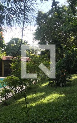 Casa de condomínio à venda com 350m², 6 quartos e 7 vagas Casa de condomínio à venda com 350m², 6 quartos e 7 vagasPiscina