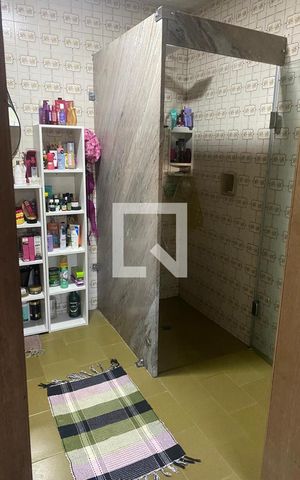 Casa de condomínio à venda com 350m², 6 quartos e 7 vagas Casa de condomínio à venda com 350m², 6 quartos e 7 vagasQuarto
