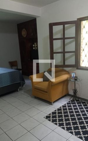 Casa de condomínio à venda com 350m², 6 quartos e 7 vagas Casa de condomínio à venda com 350m², 6 quartos e 7 vagasQuarto