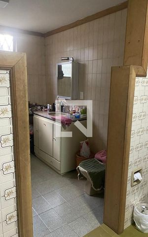 Casa de condomínio à venda com 350m², 6 quartos e 7 vagas Casa de condomínio à venda com 350m², 6 quartos e 7 vagasBanheiro