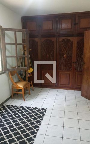 Casa de condomínio à venda com 350m², 6 quartos e 7 vagas Casa de condomínio à venda com 350m², 6 quartos e 7 vagasQuarto
