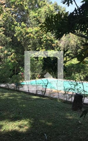 Casa de condomínio à venda com 350m², 6 quartos e 7 vagas Casa de condomínio à venda com 350m², 6 quartos e 7 vagasPiscina