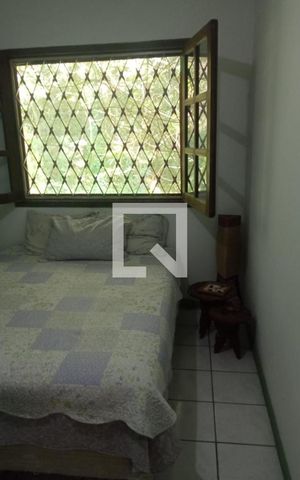 Casa de condomínio à venda com 350m², 6 quartos e 7 vagas Casa de condomínio à venda com 350m², 6 quartos e 7 vagasQuarto