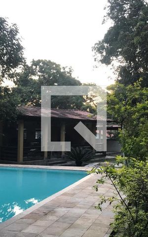 Casa de condomínio à venda com 350m², 6 quartos e 7 vagas Casa de condomínio à venda com 350m², 6 quartos e 7 vagasPiscina