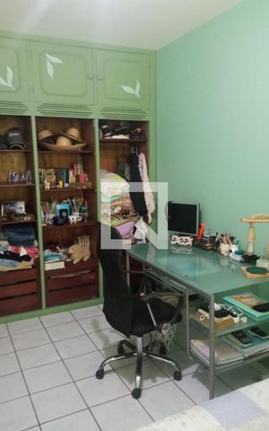 Casa de condomínio à venda com 350m², 6 quartos e 7 vagas Casa de condomínio à venda com 350m², 6 quartos e 7 vagasEscritório
