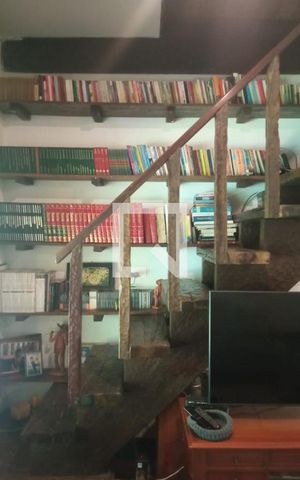 Casa de condomínio à venda com 350m², 6 quartos e 7 vagas Casa de condomínio à venda com 350m², 6 quartos e 7 vagasEscritório