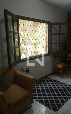 Casa de condomínio à venda com 350m², 6 quartos e 7 vagas Casa de condomínio à venda com 350m², 6 quartos e 7 vagasQuarto