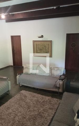 Casa de condomínio à venda com 350m², 6 quartos e 7 vagas Casa de condomínio à venda com 350m², 6 quartos e 7 vagasSala