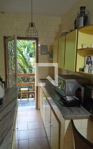 Casa de condomínio à venda com 350m², 6 quartos e 7 vagas Casa de condomínio à venda com 350m², 6 quartos e 7 vagasCozinha