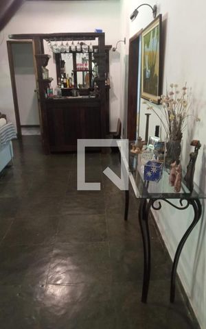 Casa de condomínio à venda com 350m², 6 quartos e 7 vagas Casa de condomínio à venda com 350m², 6 quartos e 7 vagasSala