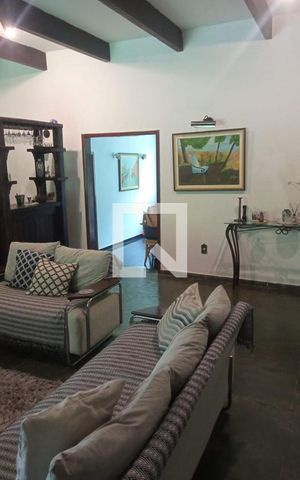 Casa de condomínio à venda com 350m², 6 quartos e 7 vagas Casa de condomínio à venda com 350m², 6 quartos e 7 vagasSala