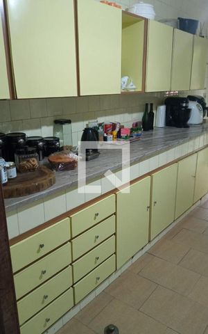 Casa de condomínio à venda com 350m², 6 quartos e 7 vagas Casa de condomínio à venda com 350m², 6 quartos e 7 vagasCozinha