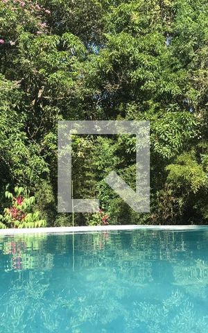 Casa de condomínio à venda com 350m², 6 quartos e 7 vagas Casa de condomínio à venda com 350m², 6 quartos e 7 vagasPiscina