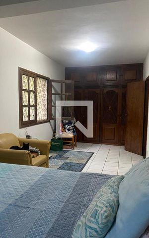 Casa de condomínio à venda com 350m², 6 quartos e 7 vagas Casa de condomínio à venda com 350m², 6 quartos e 7 vagasQuarto