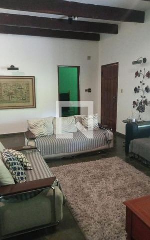Casa de condomínio à venda com 350m², 6 quartos e 7 vagas Casa de condomínio à venda com 350m², 6 quartos e 7 vagasSala