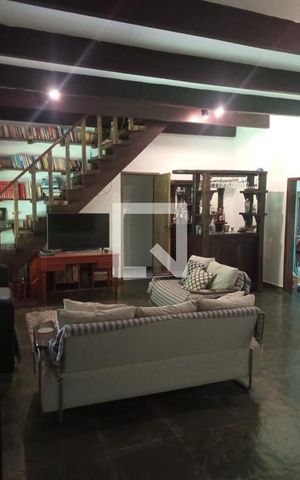 Casa de condomínio à venda com 350m², 6 quartos e 7 vagas Casa de condomínio à venda com 350m², 6 quartos e 7 vagasSala