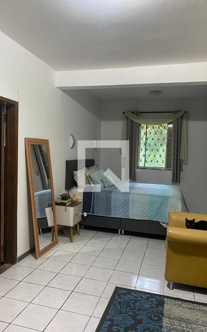 Casa de condomínio à venda com 350m², 6 quartos e 7 vagas Casa de condomínio à venda com 350m², 6 quartos e 7 vagasQuarto