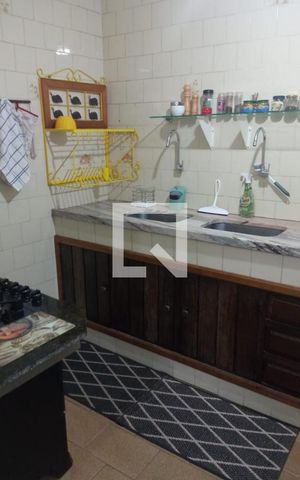 Casa de condomínio à venda com 350m², 6 quartos e 7 vagas Casa de condomínio à venda com 350m², 6 quartos e 7 vagasCozinha