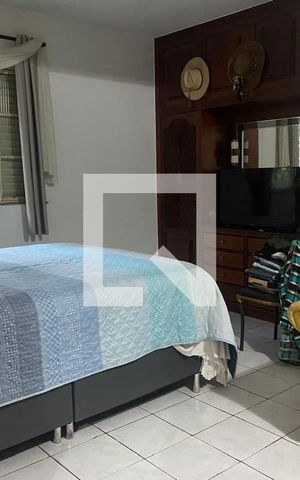 Casa de condomínio à venda com 350m², 6 quartos e 7 vagas Casa de condomínio à venda com 350m², 6 quartos e 7 vagasQuarto