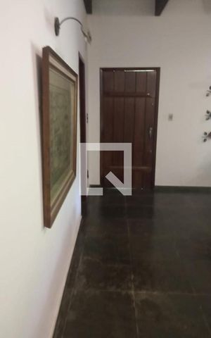 Casa de condomínio à venda com 350m², 6 quartos e 7 vagas Casa de condomínio à venda com 350m², 6 quartos e 7 vagasSala
