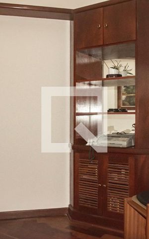 Casa à venda com 300m², 5 quartos e 2 vagasCorredor
