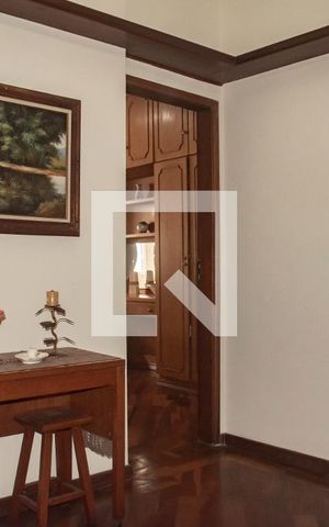 Casa à venda com 300m², 5 quartos e 2 vagasCorredor