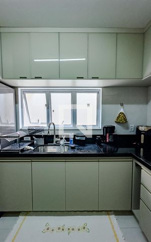 Casa de condomínio à venda com 145m², 3 quartos e 2 vagasCozinha