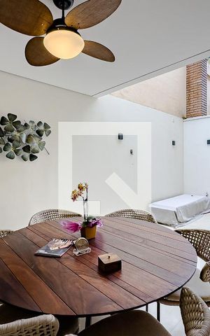 Casa de condomínio à venda com 145m², 3 quartos e 2 vagasÁrea externa
