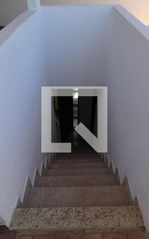 Casa de condomínio à venda com 162m², 2 quartos e 2 vagas Casa de condomínio à venda com 162m², 2 quartos e 2 vagasEscada