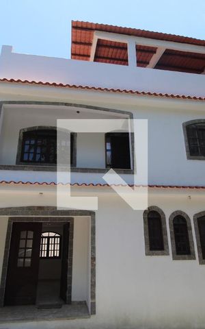 Casa de condomínio à venda com 162m², 2 quartos e 2 vagas Casa de condomínio à venda com 162m², 2 quartos e 2 vagasFachada