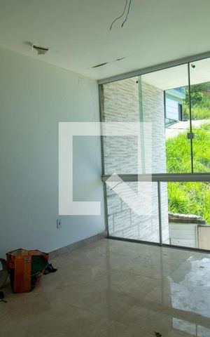 Casa de condomínio à venda com 300m², 3 quartos e 3 vagas Casa de condomínio à venda com 300m², 3 quartos e 3 vagasSuíte 2
