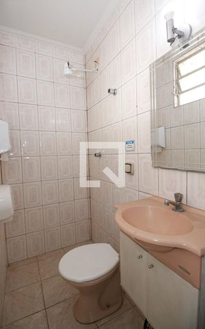 Casa para alugar com 150m², 2 quartos e 2 vagasBanheiro 1