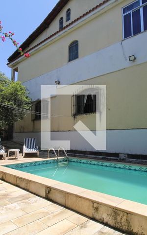 Casa de condomínio à venda com 355m², 4 quartos e 8 vagasPiscina