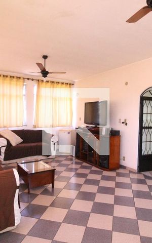Casa de condomínio à venda com 355m², 4 quartos e 8 vagasSala de TV