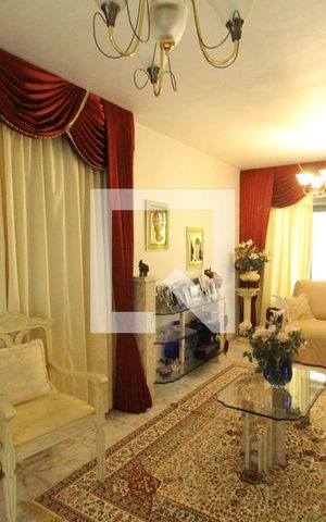 Casa de condomínio à venda com 355m², 4 quartos e 8 vagasSala de estar