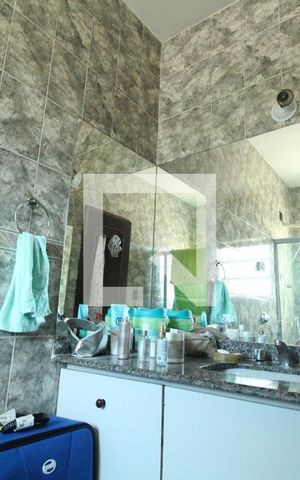 Casa de condomínio à venda com 355m², 4 quartos e 8 vagasBanheiro da suíte 1