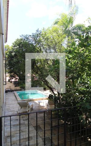 Casa de condomínio à venda com 355m², 4 quartos e 8 vagasLateral da casa