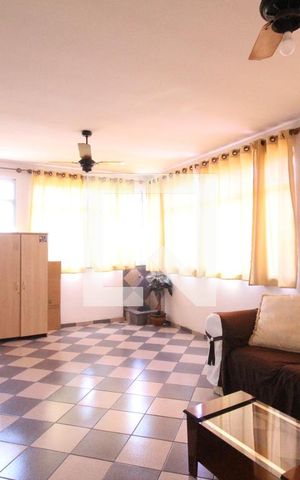 Casa de condomínio à venda com 355m², 4 quartos e 8 vagasSala de TV