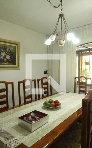Casa de condomínio à venda com 355m², 4 quartos e 8 vagasSala de jantar