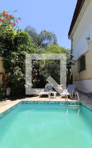 Casa de condomínio à venda com 355m², 4 quartos e 8 vagasPiscina
