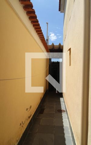 Casa de condomínio à venda com 355m², 4 quartos e 8 vagasLateral da casa