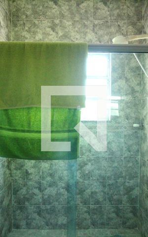 Casa de condomínio à venda com 355m², 4 quartos e 8 vagasBanheiro da suíte 1