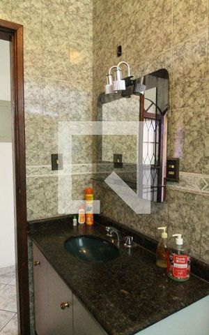 Casa de condomínio à venda com 355m², 4 quartos e 8 vagasBanheiro social 2