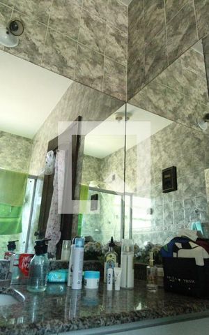 Casa de condomínio à venda com 355m², 4 quartos e 8 vagasBanheiro da suíte 1
