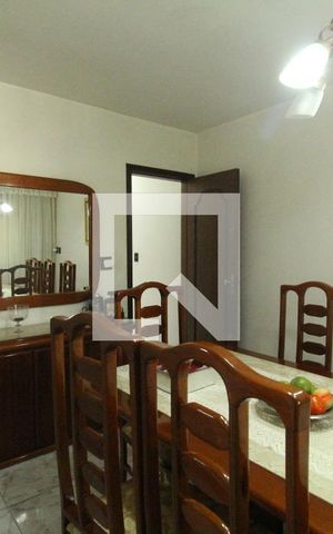 Casa de condomínio à venda com 355m², 4 quartos e 8 vagasSala de jantar