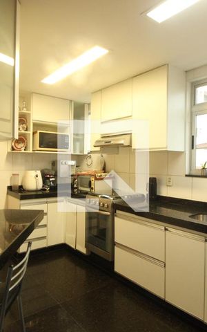 Apartamento à venda com 205m², 3 quartos e 2 vagasCozinha 