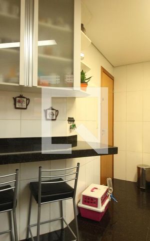 Apartamento à venda com 205m², 3 quartos e 2 vagasCozinha 