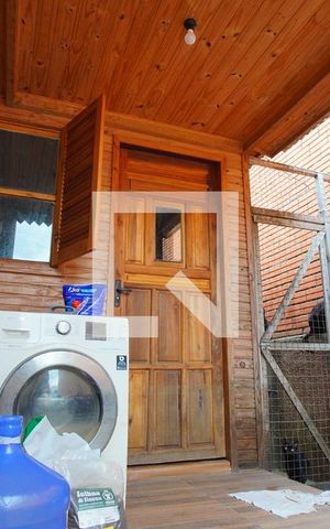 Casa à venda com 200m², 2 quartos e 2 vagasCasa Anexa - Fundos